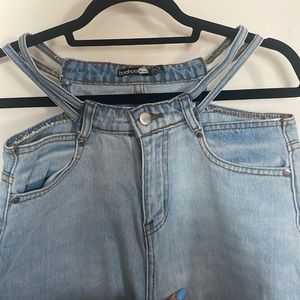 Boohoo high rise cut out jeans. ONLY WORK ONCE